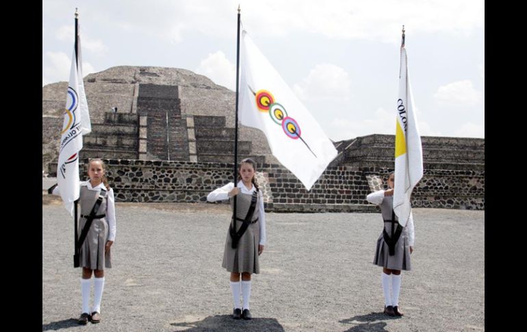 La última vez que se prendió el Fuego Nuevo en las pirámides de Teotihuacán, fue para Cartagena, Colombia. ESPECIAL  /