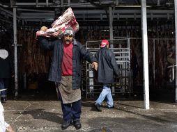 En el rastro de Guadalajara se sacrifican entre 600 y 900 animales por día, con más demanda en la temporada de invierno. S. NUÑEZ  /