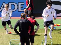 Los jugadores alemanes en sesión de entrenamiento, días antes del duelo para el pase a los octavos de final del Mundial. AFP  /