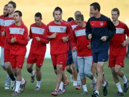 Donovan y sus compañeros estadounidenses en el entrenando. EFE  /