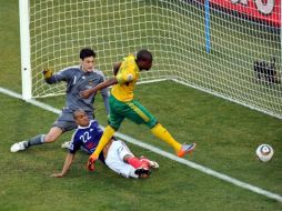 Acción del segundo gol de Sudáfrica en el partido ante Francia. EFE  /