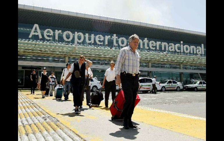 El procedimiento de embargo se dirigirá en contra del Aeropuerto Internacional de Guadalajara. ARCHIVO  /