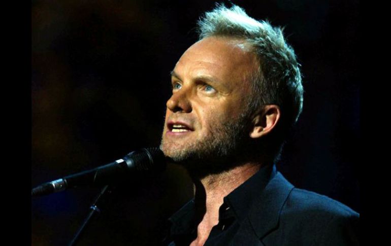 Sting fue uno de los muchos artistas que donó pertenencias para la subasta. AP  /