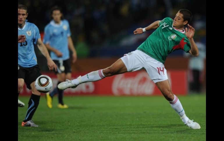 Javier 'Chicharito' Hernández durante el encuentro ante Uruguay. AFP  /