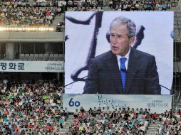 George W Bush, durante su discurso ante miles de coreanos. AFP  /