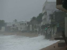 El Centro Nacional de Huracanes de Miami anunció que Darby tiene vientos máximos sostenidos de 65 kph y espera se intensifiquen.ARCHIVO  /