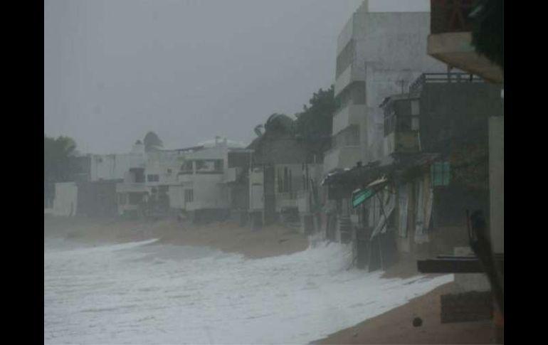 El Centro Nacional de Huracanes de Miami anunció que Darby tiene vientos máximos sostenidos de 65 kph y espera se intensifiquen.ARCHIVO  /