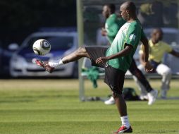 Samuel Eto'o preparándose para su último enfrentamiento en el Mundial de Sudáfrica 2010. AP  /