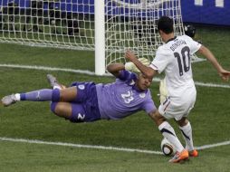 Acción de la jugada del estadounidense Donovan con la que consiguió el gol. AFP  /