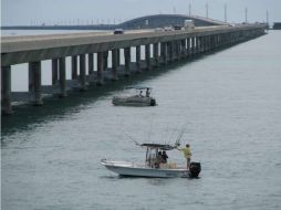 En días pasados se detectaron pegotes de chapapote en la costa noroeste de Florida. EFE  /