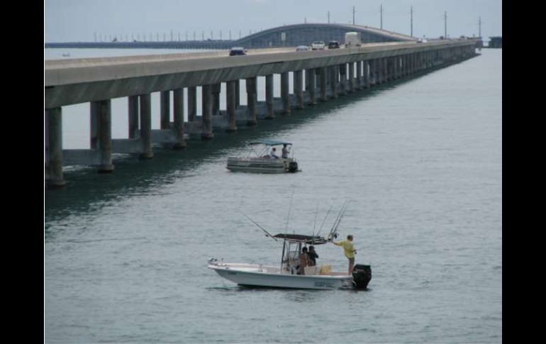 En días pasados se detectaron pegotes de chapapote en la costa noroeste de Florida. EFE  /