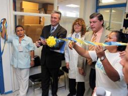 Alfonso Petersen fue el encargado de inaugurar la Clínica de Memoria en el Hospital General de Occidente. ESPECIAL  /