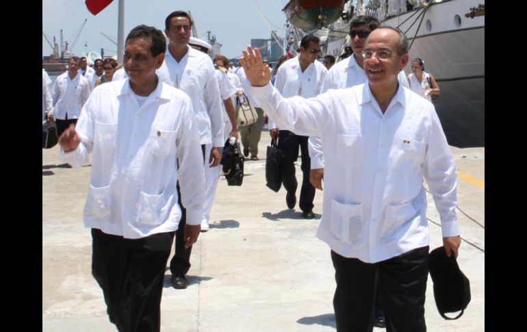 Felipe Calderón inauguró la Regata Bicentenario junto con el gobernador Fidel Herrera. EL UNIVERSAL  /