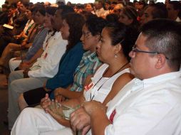 Participantes de la clausura del Ciclo Escolar 2009-2010 del Programa Escuela para Padres, ayer en el Trompo Mágico. A. CAMACHO  /