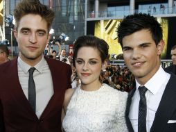 Los actores Robert Pattinson, Kristen Stewart y Taylor Lautner a su llegada al estreno. AP  /