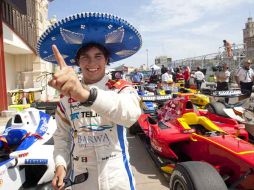 Sergio Pérez celebró ayer tras la sesión de calificación, su primera posición de privilegio del 2010. CORTESÍA ESCUDERÍA TELMEX  /