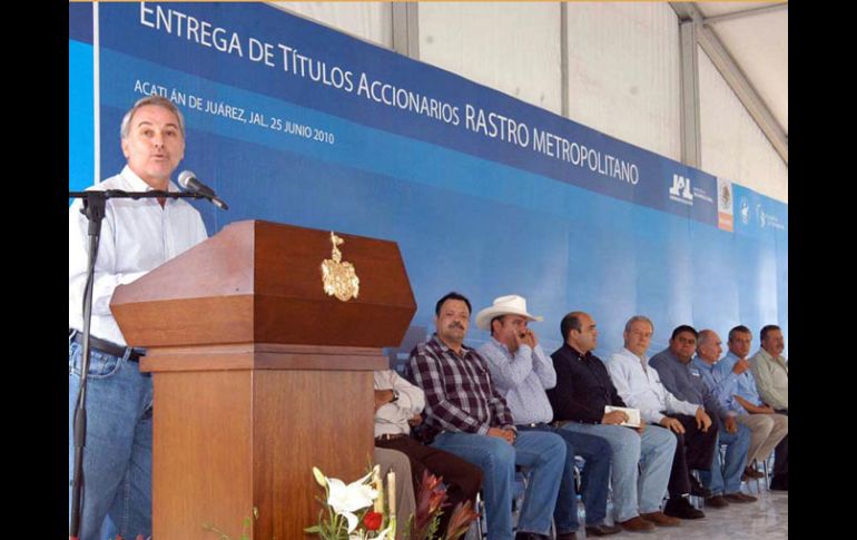 El Gobernador Emilio González encabezó el encuentro con ganaderos y funcionarios para presentar avances del TIF. ESPECIAL  /