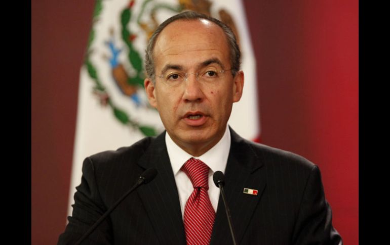 El Presidente Felipe Calderón Hinojosa partió a Toronto, Canadá, para participar en la IV Cumbre de líderes del Grupo de los Veinte .AP  /