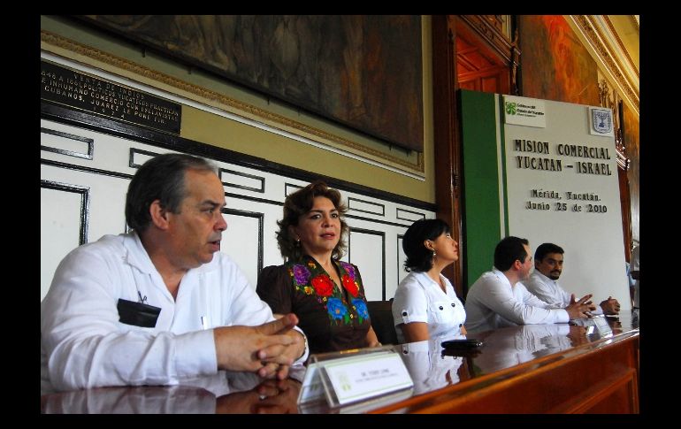 La gobernadora Ivonne Ortega y el embajador de Israel en México, Yosef Livne, en una reunión comercial. NTX  /