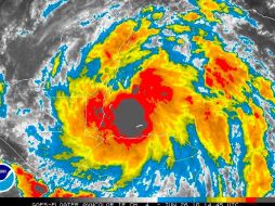 La tormenta tropical Alex comenzaba el sábado a azotar la región. ESPECIAL  /