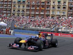 Sebastian Vettel se corona en el Gran Premio de Europa. EFE  /