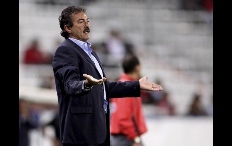 Ricardo La Volpe asegura que Maradona no puede ser considerado como un ejemplo. JAMMEDIA  /