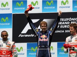 Sebastian Vettel de Red Bull celebra en el puesto más alto del podio en Valencia. AFP  /