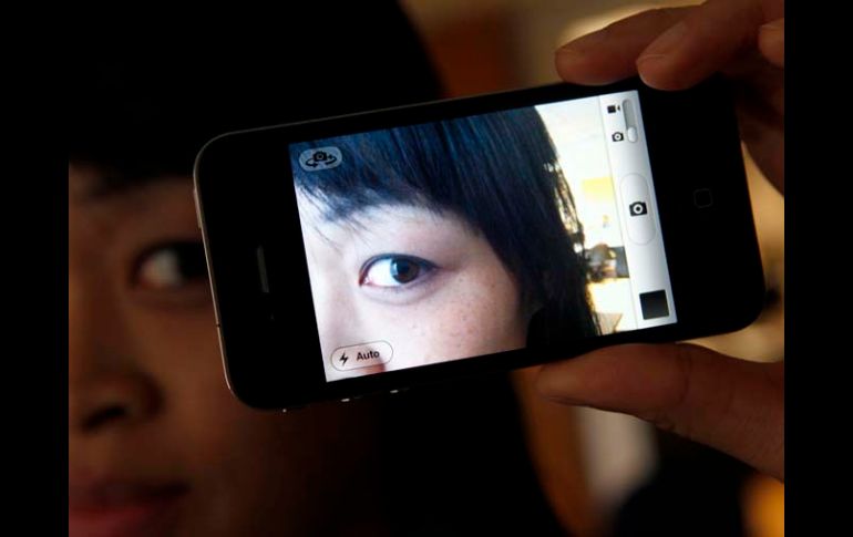 El iPhone 4 comenzó a venderse el jueves en Estados Unidos, Gran Bretaña, Francia, Alemania y Japón. REUTERS  /