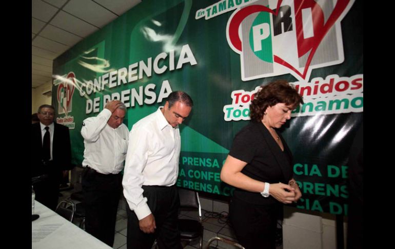 Gobernadores priistas salen de una rueda de prensa en Tamaulipas. EL UNIVERSAL  /