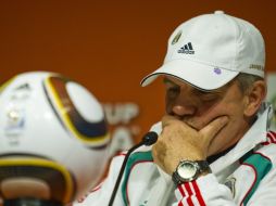 El técnico Javier Aguirre, durante su última rueda de prensa en Sudáfrica. AFP  /