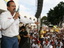 Julián Ricalde Magaña es candidato a la alcadía de Cancún por la alianza Todos con Quintana Roo. ESPECIAL  /