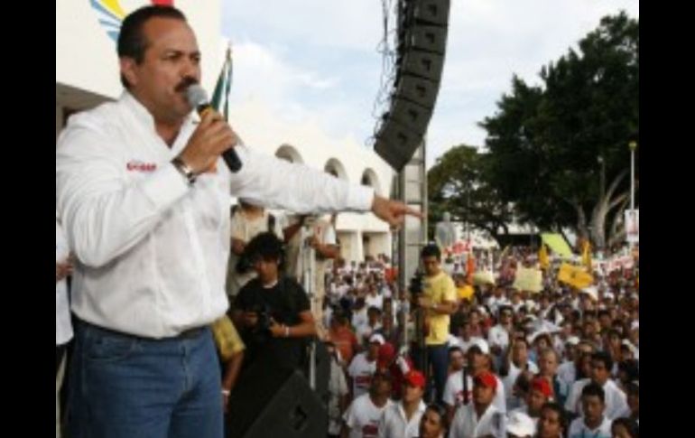 Julián Ricalde Magaña es candidato a la alcadía de Cancún por la alianza Todos con Quintana Roo. ESPECIAL  /