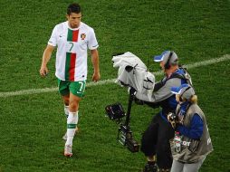 Ronaldo segundos antes de su escupitajo hacia la camara que lo tomaba. AP  /