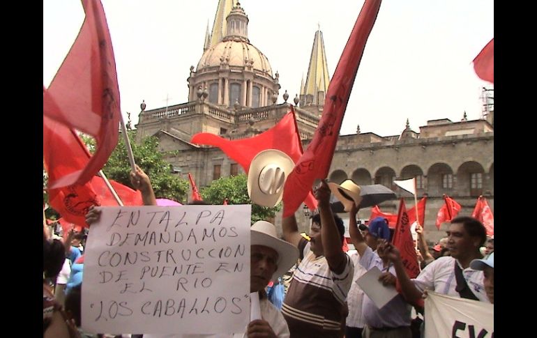 Antorchistas exigen soluciones debido a carencia de servicios básicos. ARCHIVO  /