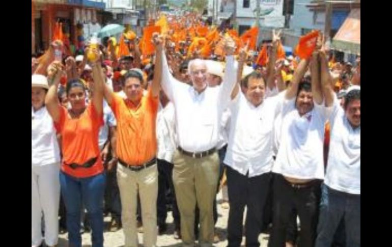 El candidato dijo que la cuestionada participación que ha tenido el Instituto Electoral Veracruzano debe ser reflexionada. EL UNIVERSAL  /