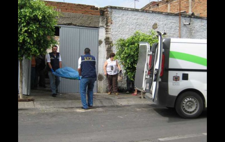 Familiares de Sandoval Iñiguez no dieron crédito por el homicidio ocurrido durante la madruga del miércoles. O. RUVALCABA  /