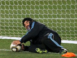 Maradona participó como portero en la práctica recreativa del equipo argentino. GETTY IMAGES SPORT  /