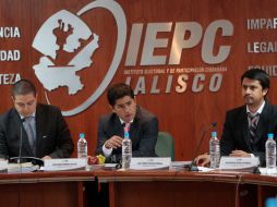 Tomás Figueroa Padilla (centro) encabezó la primera sesión del IEPC como presidente de este organismo. S. NÚÑEZ  /