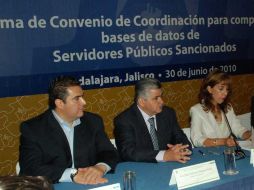 En la firma del convenio participaron alcaldes metropolitanos junto con la contralora María del Carmen Mendoza. ESPECIAL  /