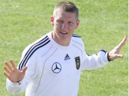 El seleccionado de Alemania, Bastian Schweinsteiger se prepara en el entrenamiento de hoy. AFP  /