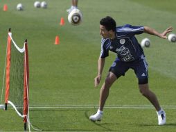 El jugador paraguayo Lucas Barrios en una sesión de entrenamientos. AFP  /