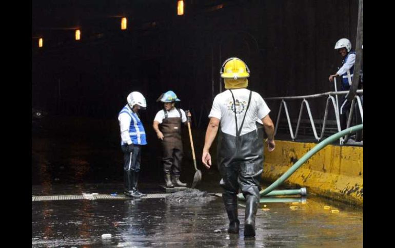 El miércoles pasado el túnel de la Avenida Hidalgo permaneció cerrado a la circulación por un encharcamiento. E. BARRERA  /