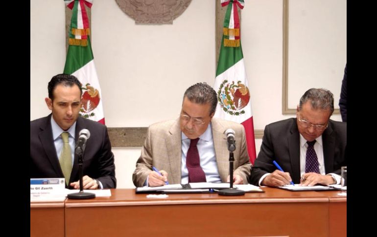 Fernando Gómez Mont, en la firma del Protocolo de Coordinación para la Seguridad Pública durante la Jornada Electoral. EL UNIVERSAL  /