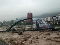 El Río Santa Catarina, en Monterrey, se desbordó este jueves como consecuencia del paso del huracán ‘‘Alex’’. EL UNIVERSAL  /