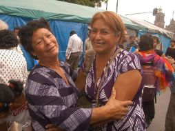 Aurora Cruces y María Leonor Romero, madres de dos presos, festejaban ayer jueves la resolución de la SCJN. NOTIMEX  /