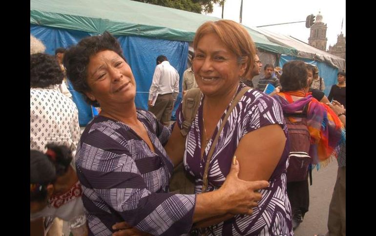 Aurora Cruces y María Leonor Romero, madres de dos presos, festejaban ayer jueves la resolución de la SCJN. NOTIMEX  /