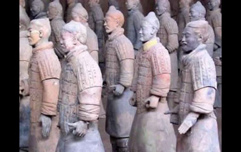 Ella y su equipo de 20 arqueólogos han sido galardonados por sus descubrimientos de los guerreros de terracota. ESPECIAL  /