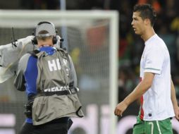 Cristiano Ronaldo al finalizar el partido donde eliminaron a su Selección. EFE  /