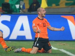 De esta manera festejo el holandes Wesley Sneijder el primer gol a favor de su Selección AFP  /