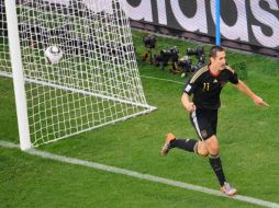 El alemán Miroslav Klose festejando su segundo gol en los cuartos de final del Mundial. AFP  /